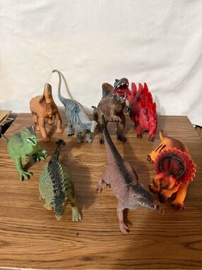 Dinosaur Figure Lot - 8